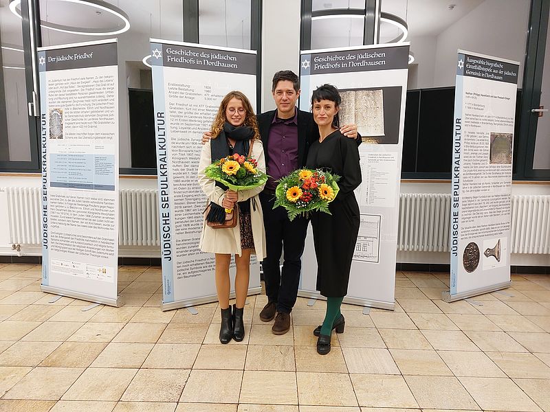 Dr Marie-Luis Zahradnik with the representative of the advertising agency