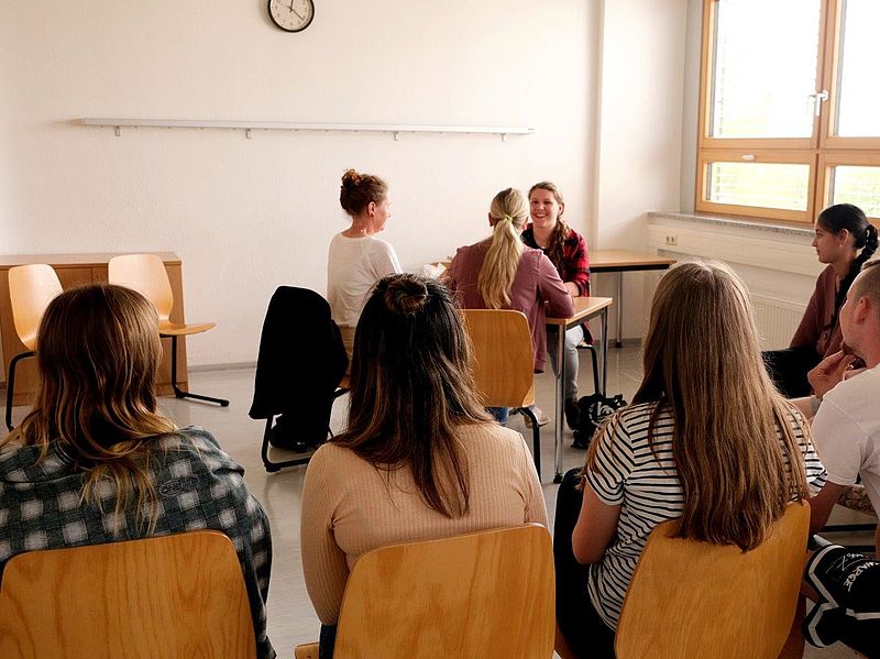 Seminar with several participants