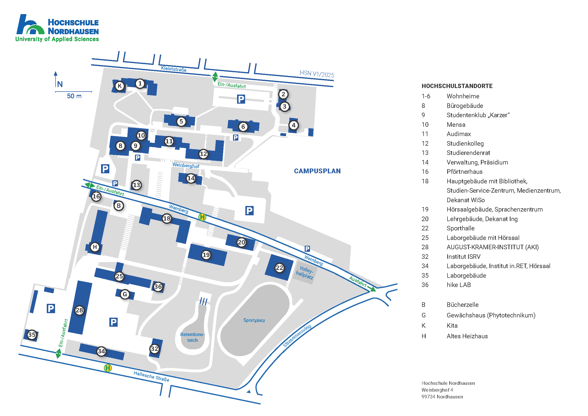 Illustrierte Campuskarte der Hochschule Nordhausen mit Gebäudenummern, Straßen, Parkplätzen und Haltestellen. Auf der rechten Seite steht die Legende mit der Zuordnung der Gebäude, z. B. Hauptgebäude (18), Mensa (10), Sporthalle (22), Studentenkeller „Karzer“ (9), Bibliothek, Labore und das hike LAB (36). Straßen wie „Weinberg“ und „Hallesche Straße“ umrahmen den Campus.